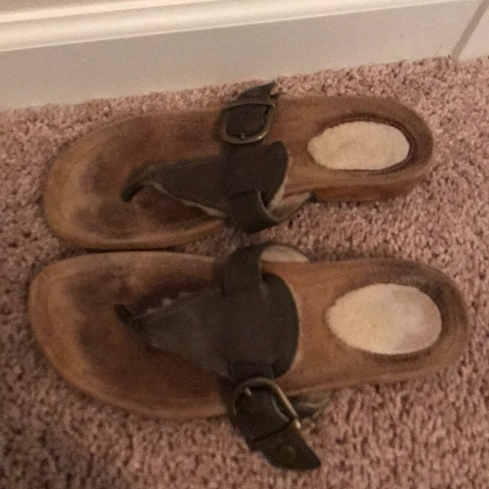 Ugg sandal